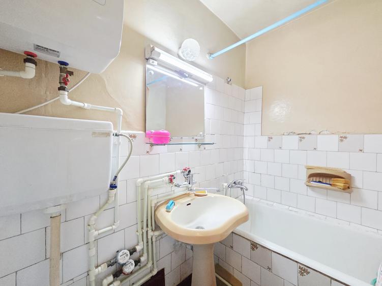 Apartament cu 3 camere ZONA ZERO 60 mp LIBER