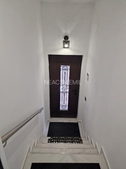 Pentru inchiriere Duplex 5 camere ( Parter + Demisol ) in vila Piata Romana  - 3