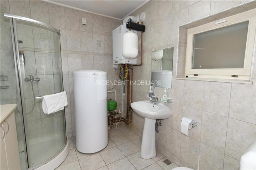 Vila distincta, panorama urbana, amplasare de top, Zarnesti, Brasov - 26