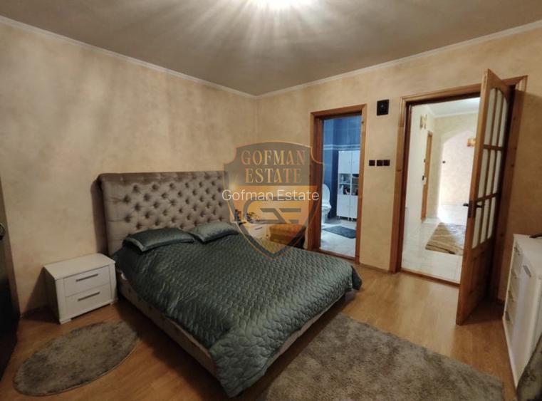 Vila KM 5, D P+1E+M 7 camere 534mp utili, 490mp teren 3 parcari 4 bai 4 balcoane - 5