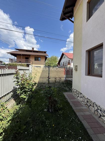 Vila construită in 2010 - P+1+pod - S=236 mp și curte 238 mp Campina! - 33