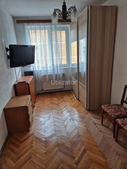 Apartament 3 camere – zona centrala Targoviste, Piata 1 Mai - 11