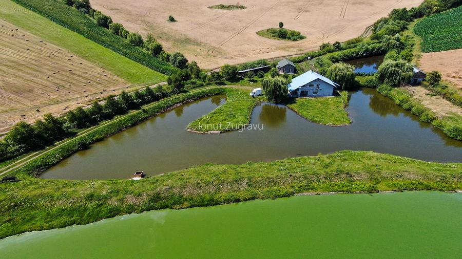 Proprietate spectaculoasă de 31.500 mp, cu iazuri și case locuibile - 4