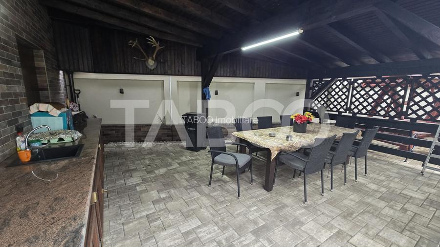 Casa individuala de vanzare 10 camere 691mp teren si garaj zona Lupeni - 4