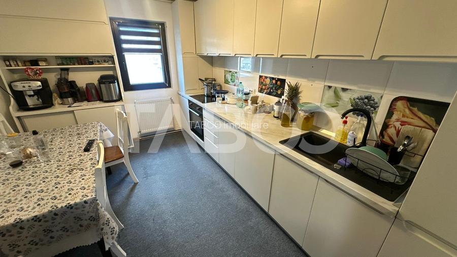 Apartament 4 camere decomandat 2 bai pivnita zona Strand Sibiu - 9