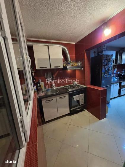 4 camere - 80 mp - 2 balcoane –  bloc 1982 METROU Aparatorii Patriei - 13