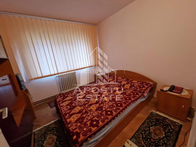 Apartament cu 3 camere,semidecomandat,etaj intermediar,zona Soarelui - 7