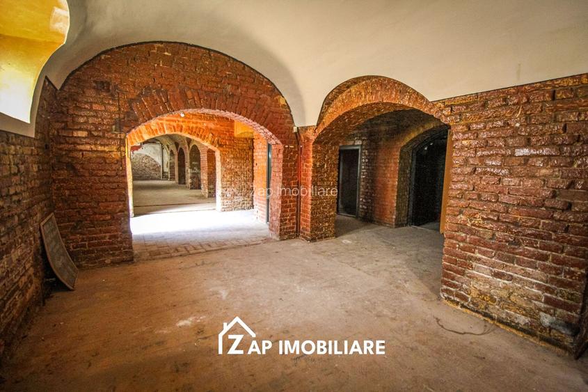 Spatiu 320 mp - 3 Euro / mp pentru restaurant, pub, jocuri societate - 4