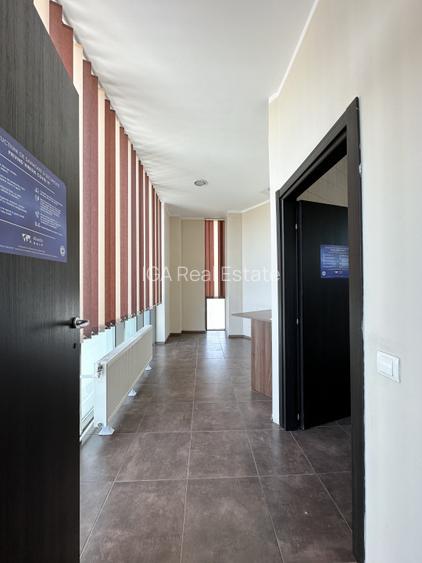 Spatiu comercial stradal cu locuri de parcare privata - 14