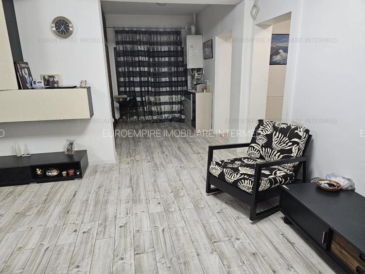 De vanzare bloc P+3E  zona Primo - 5