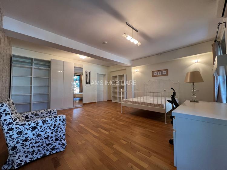 VILA DEOSEBITA / SPATII GENEROASE / CURTE PROPRIE - 26