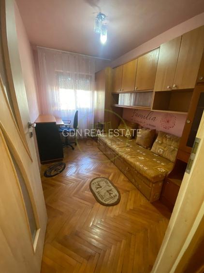 Apartament 3 camere decomandat, etaj 3 din 4, mobilat, utilat, str Coposu - 5