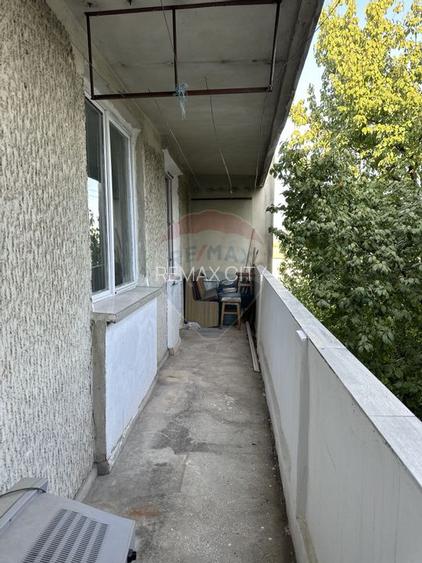 Apartament cu 4 camere de vânzare Roman central - 9