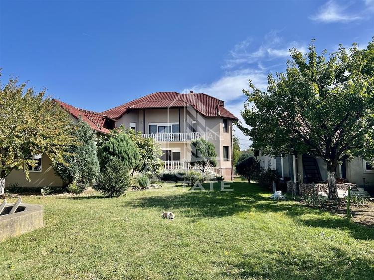 Vila cu 9 camere si piscina, teren de 1344mp, 0% comision - 2