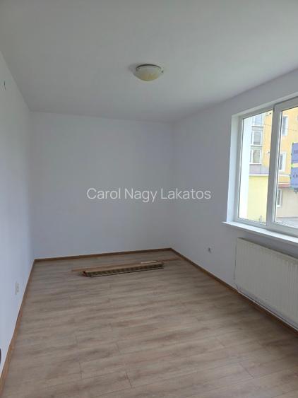 Apartament cu 2 camere , ultracentral , bun pt birouri in orasul Baraolt - 5