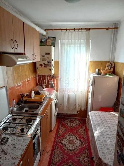 Apartament cu 2 camere, etaj 3/4, zona Podu Ros - 5
