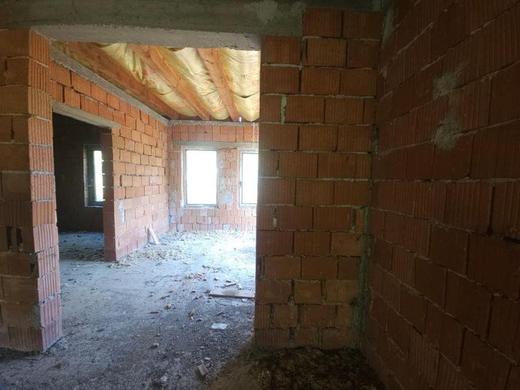 De vanzar Casă P+1, 137 mp utili, Periferia Ineu – Viilor, Dealul,