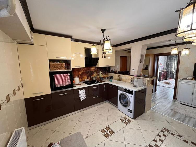 3 Camere | Centrală Proprie | Parcare | Decomandat