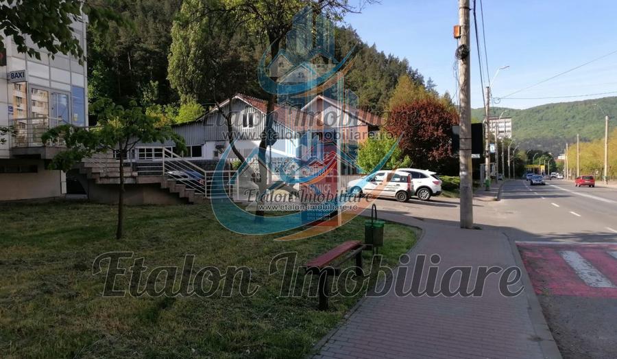 Apartament P+1, 4 camere, 2 bai, 3 balcoane, Zona Centrala Piatra Neamt