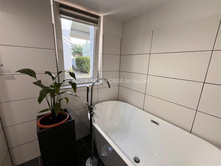 Lugoj,  Vila de Vis Cu Piscina, 440 Mp. Construiti, 820 Mp. Teren - 13