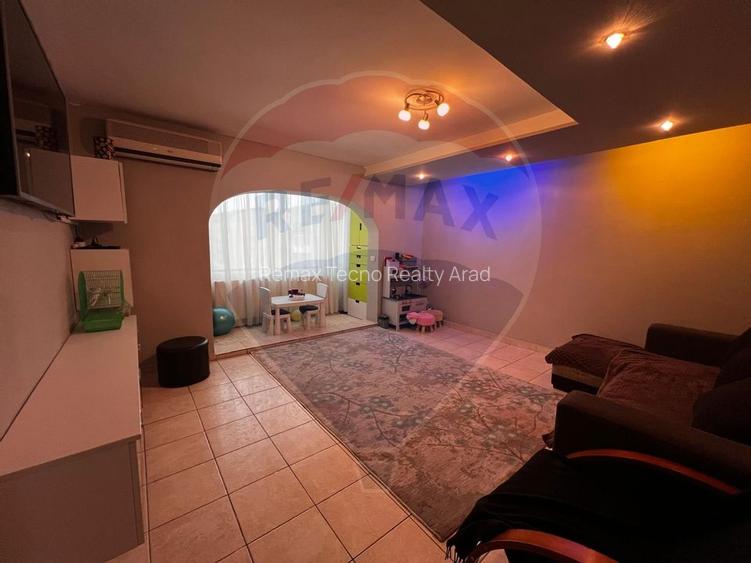 Apartament 4 camere decomandat cu loc de parcare etajul 3 - 4