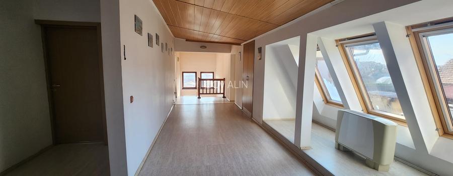 Casa Ghimbav, 8 camere,  S+P+M,teren 736 mp, pretabila locuinta, birouri, cazare - 22