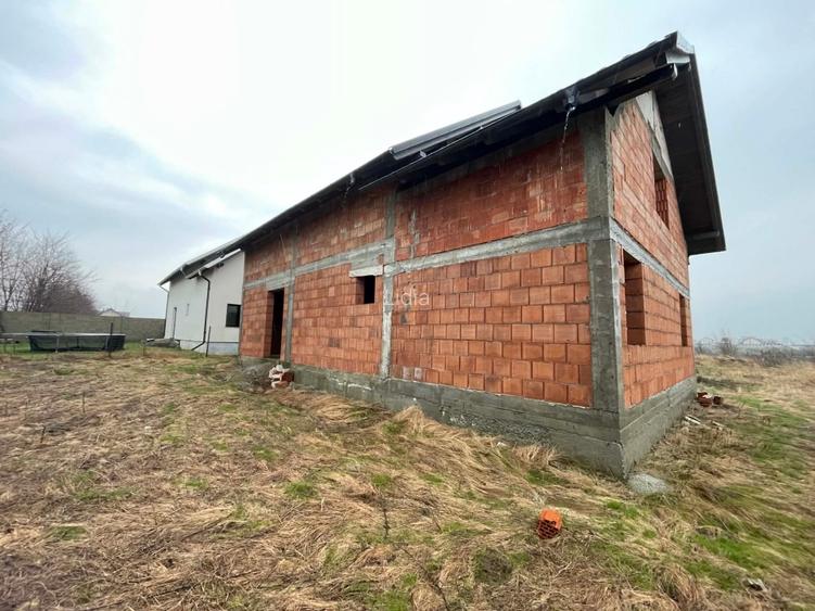 De vazare casă la roșu  - 15