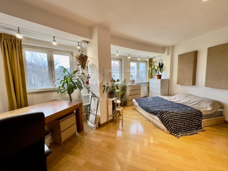 3 Camere, Vis-a-vis de Universitatea Nationala de Muzica - 4