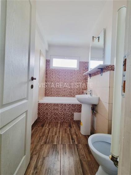 Apartament 2 camere luminos, loc de parcare. Se afla la 5 minute de Coresi.Zona - 12