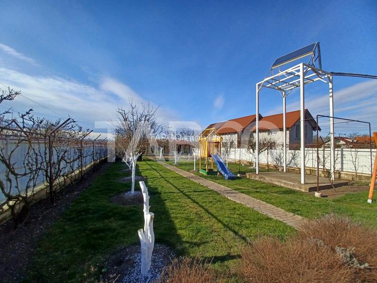 Casa individuala de inchiriat garaj pivnita curte generoasa Strand II - 25