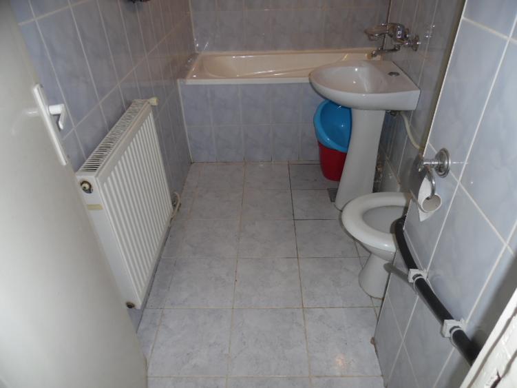 Inchiriez apartament 2 camere decomandat in Deva, zona Independentei, etaj 3,