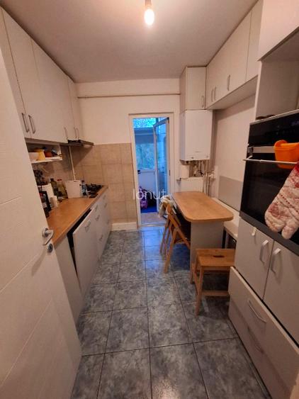 Apartament 3 camere decomandat - 2