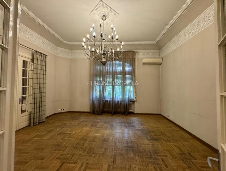 Vila cu arhitectura spectaculoasa Dacia - 8