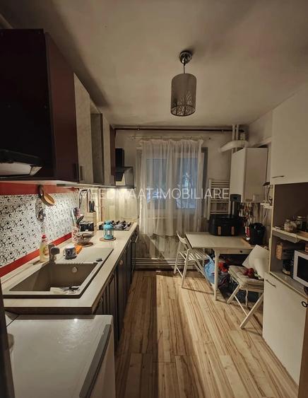 De vanzare-Apartament 3 Camere Decomandat – Confort Modern, Dotări Full &Rahova - 4