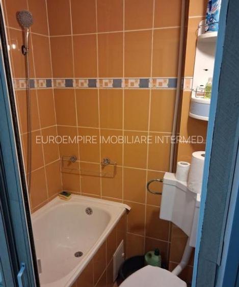 Garsoniera de vanzare zona Poarta 6 - 4