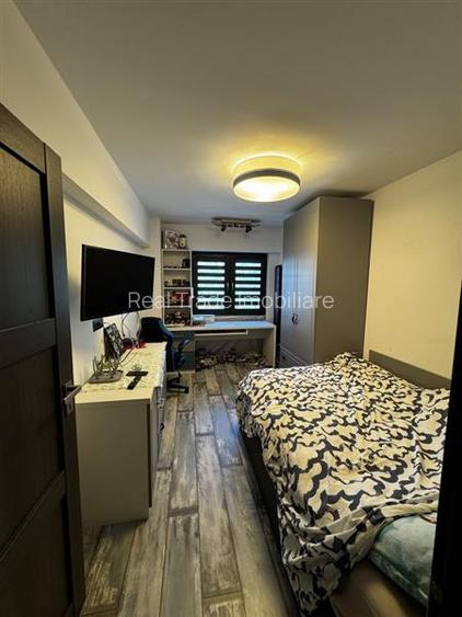 Apartament 4 camere decomandat zona Centrul Civic- Toamnei - 3