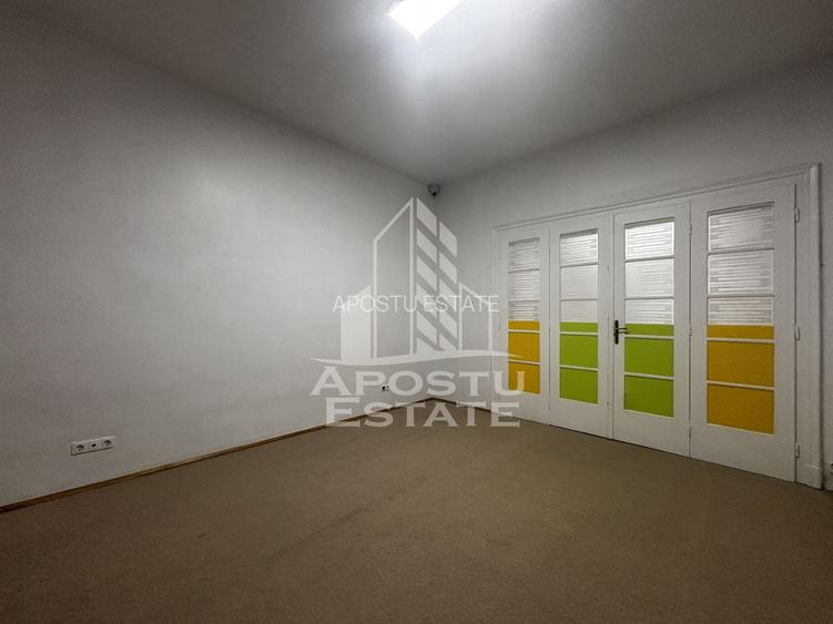 Casa partial mobilata, curte proprie,  zona Lunei - 23