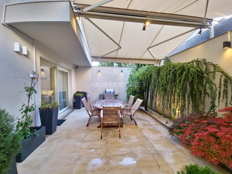 Vila deosebita  la un pas de mare mobilata si utilata - 23