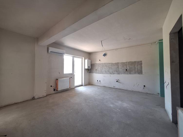 Apartament cu 3 camere semifinisat, cu CF, balcon, zona Terra