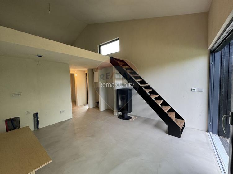 Doua case la munte, cu vedere superba, localizate in Poiana Marului - 11