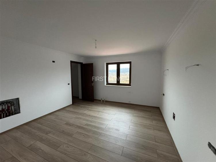 Vila deosebita Parter + Mansarda de vanzare in Odobesti - 27