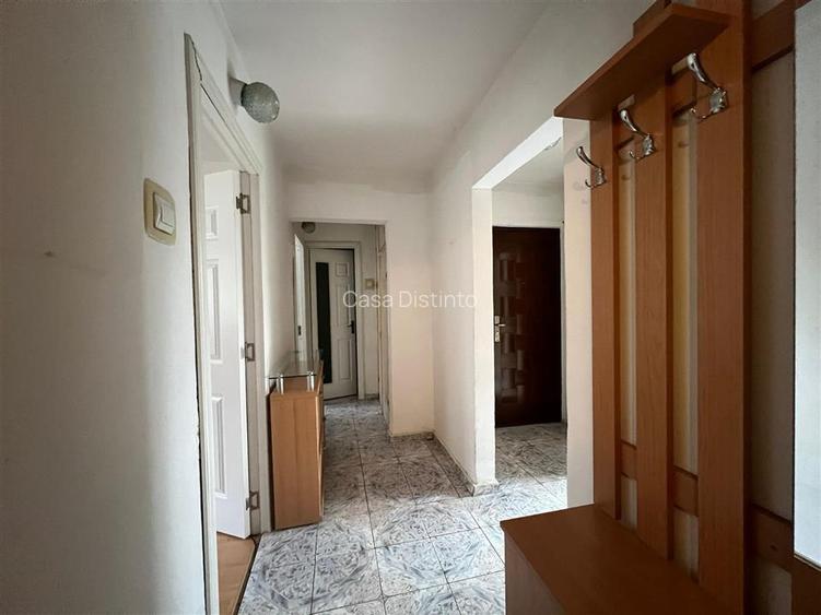 Apartament cu  4 camere si garaj zona centrala - 4