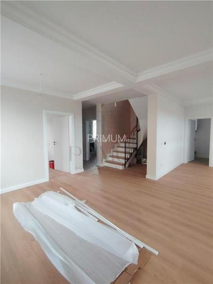 ZONA M CITY - Duplex despartit prin camera tehnica - canalizare - asfalt - curte - 3