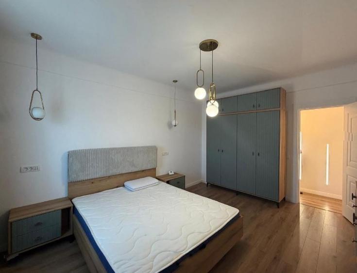 Apartament 3 Camere,Universitate,Metrou,et.5/8,Amenajat,mobilat,complet