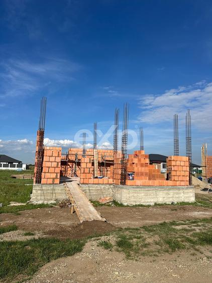 Single 4 camere 2 bai 132 mp totali 291 mp curte 6 minute Prelungirea Ghencea