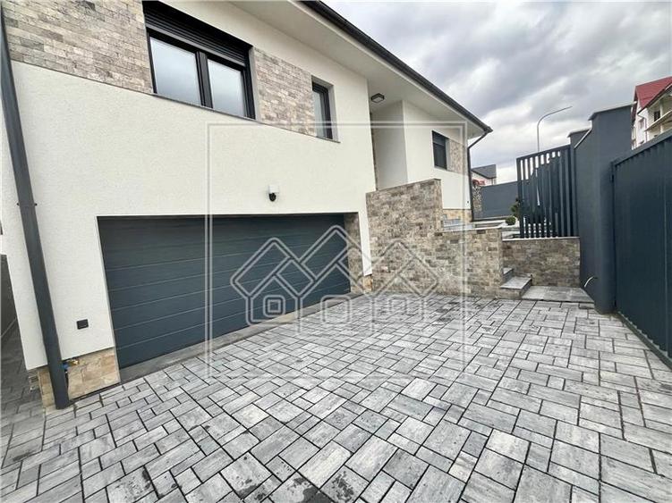 Casa individuala in Selimbar, 4 camere, garaj, curte libera 220 mp