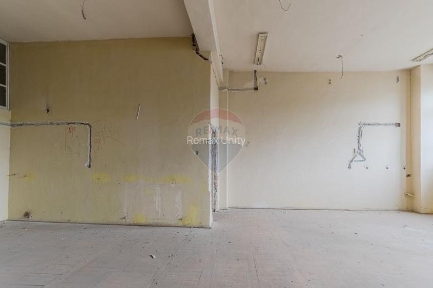 Spațiu industrial de 2060mp cu teren de 3358mp de vânzare Str Turnului - 30