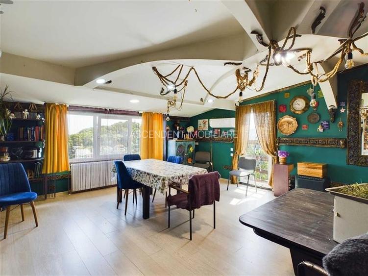 Resedinta impresionanta, vedere panoramica, Centru Istoric --  Drumul Poienii, B - 13