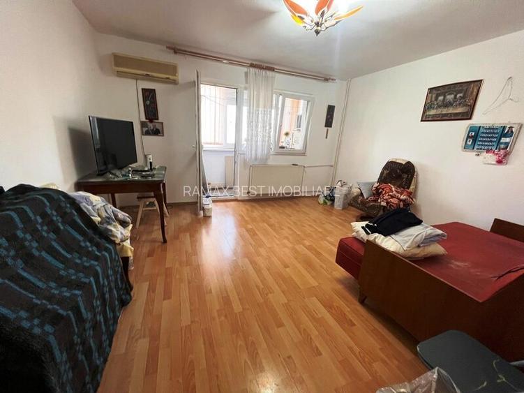 Titan, 5 minute metrou Costin Georgian, Piata Minis - 3