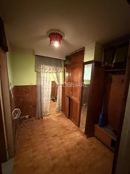 Etaj 2 - Dacia - Piata - 3 camere decomandat - liber - 5